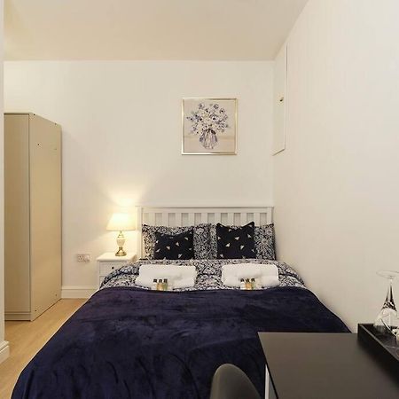 Rofennie Suite -Luxury Ensuite Room! Maidstone Exterior foto