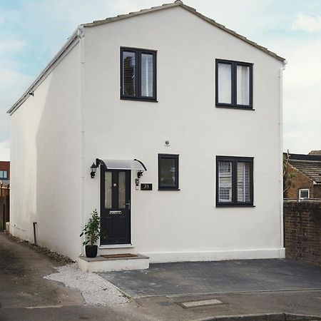 Rofennie Suite -Luxury Ensuite Room! Maidstone Exterior foto