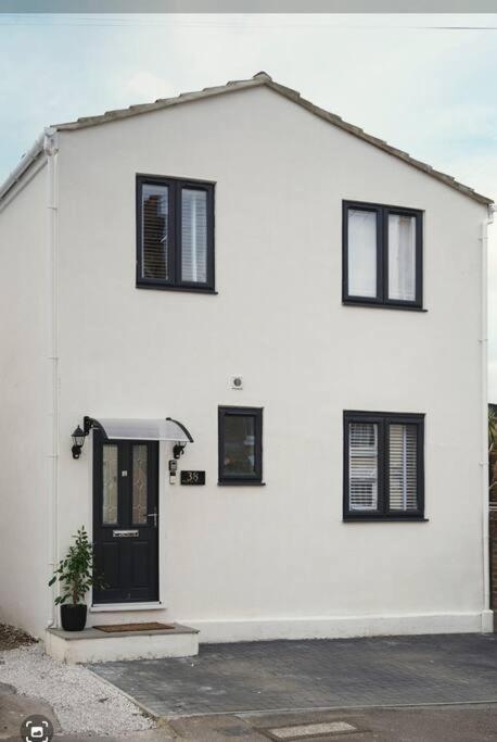 Rofennie Suite -Luxury Ensuite Room! Maidstone Exterior foto