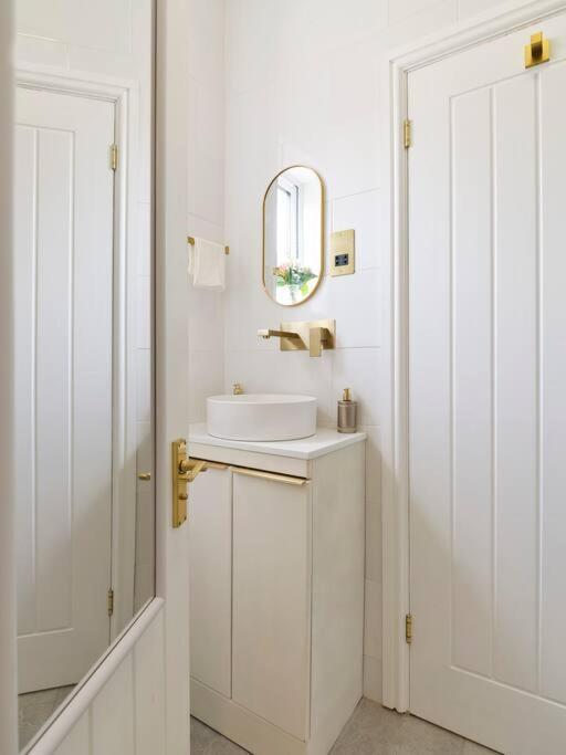 Rofennie Suite -Luxury Ensuite Room! Maidstone Exterior foto