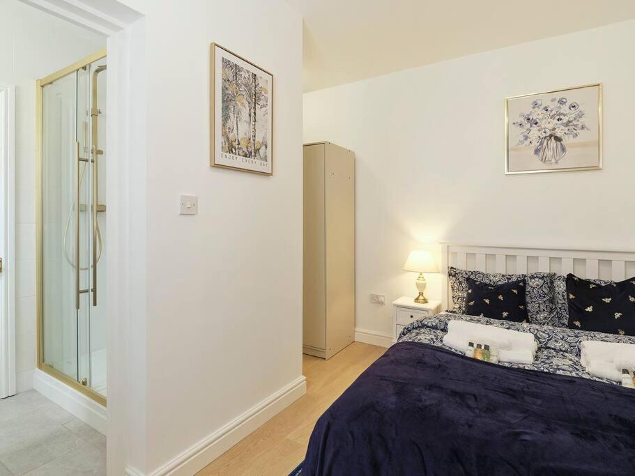 Rofennie Suite -Luxury Ensuite Room! Maidstone Exterior foto