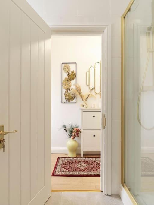 Rofennie Suite -Luxury Ensuite Room! Maidstone Exterior foto